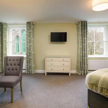 Riverville Apartment *